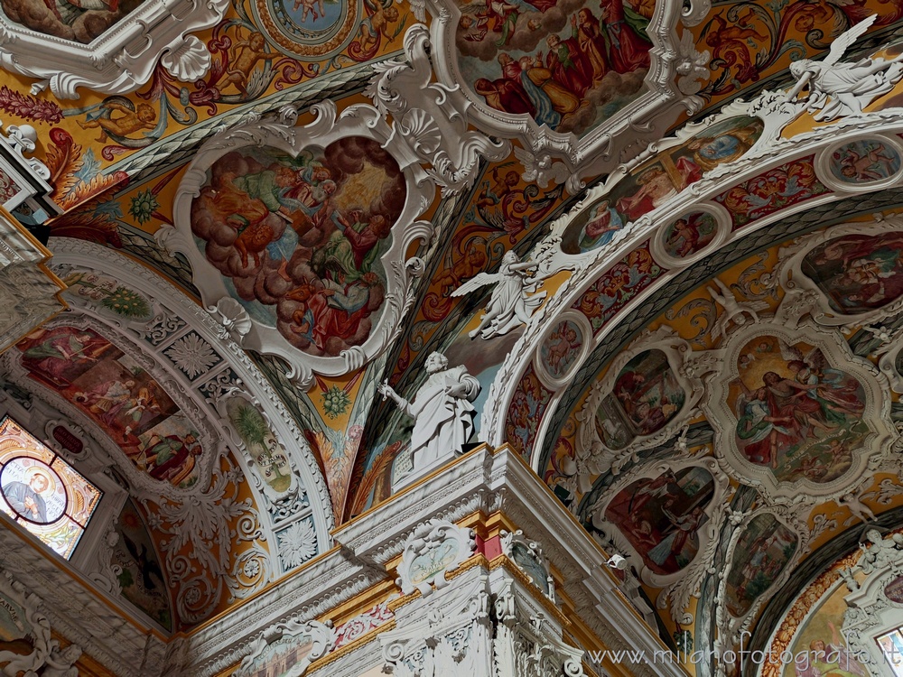 Veglio (Biella) - Decorazioni sul soffitto della Chiesa parrocchiale di San Giovanni Battista